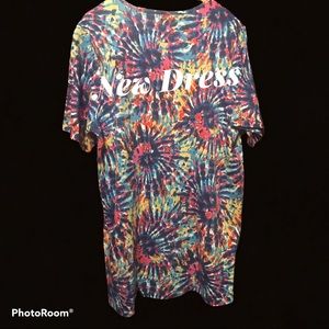Tie dye r shirt NWT. Scoop neck front.